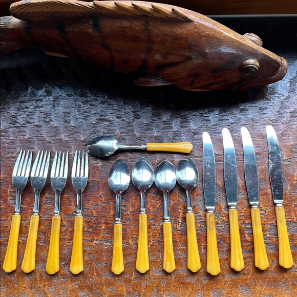 Vintage Butterscotch Bakelite Stainless Flatware 4 Forks, 4 Knives,🔪 5 Spoons 🥄 - Picture 6 of 7